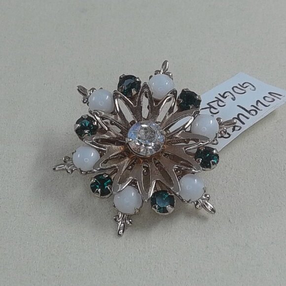 Vintage Snowflake Brooch – White Milk & Green Rhinestone Starburst - Picture 1 of 2